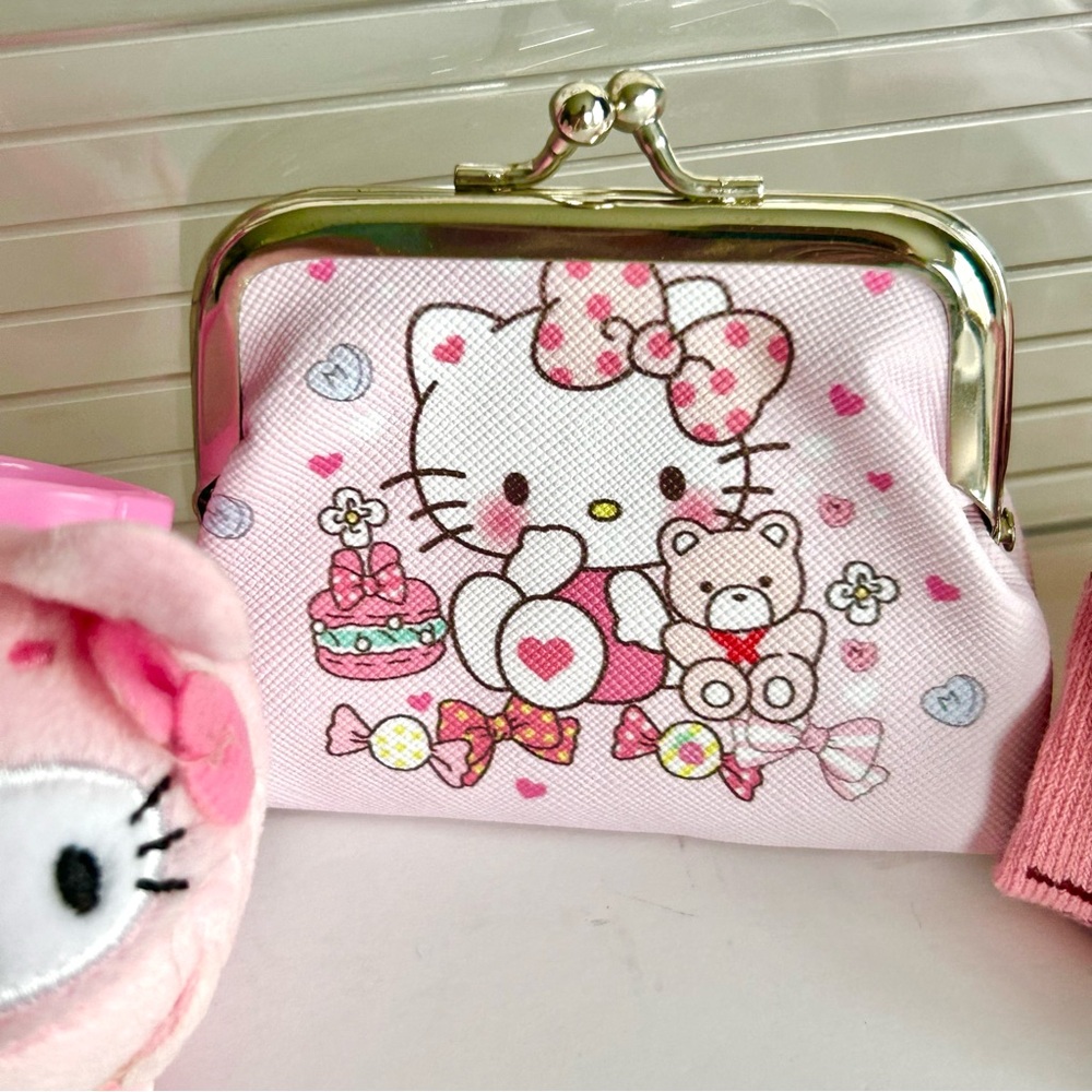 ❤️Hello Kitty Adorable 5-Piece Duffel Travel Bag Bundle! - Picture 10 of 12
